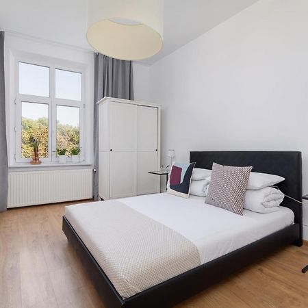1-Bedroom Apartment - Dluga 65 Street Cracovie Extérieur photo